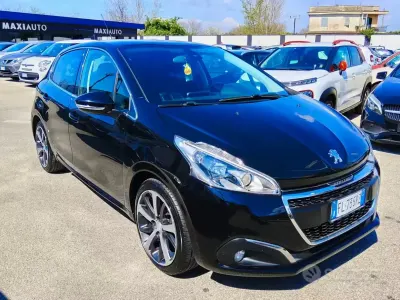Usata Peugeot 208 Allure 75 CV (55 kW) 2017 Nero Utilitaria