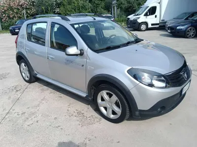 Usata Dacia Sandero Stepway 90 CV (66 kW) 2012 Argento met. Berlina