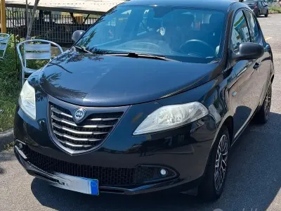Usata Lancia Ypsilon 95 CV (69 kW) 2015 Nero Utilitaria