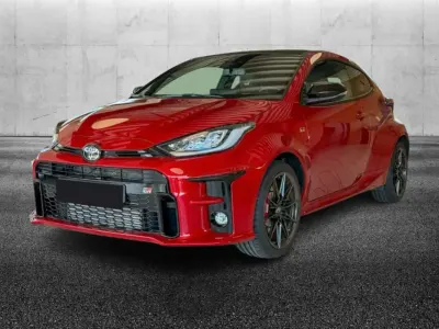 Usata Toyota Yaris 261 CV (191 kW) 2024 Rosso Utilitaria
