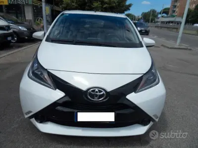 Usata Toyota Aygo Business Edition 69 CV (50 kW) 2018 Bianco Utilitaria