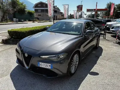 Usata Alfa Romeo Giulia 180 CV (132 kW) 2017 Grigio Berlina