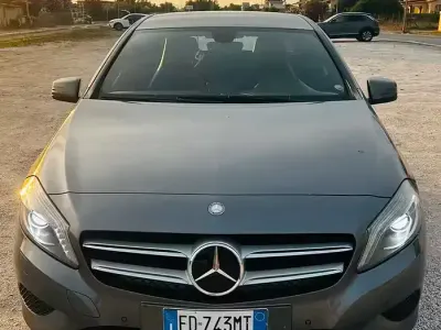 Usata Mercedes A200 136 CV (100 kW) 2016 Grigio Utilitaria