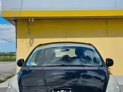 Usata Peugeot 5008 Active 112 CV (82 kW) 2012 Nero Monovolume