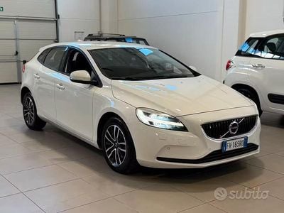 Occasion Volvo V40 122 ch (89 kW) 2019 Blanc Berline