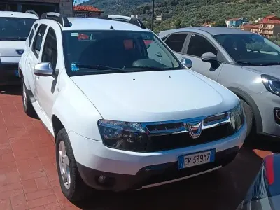 Usata Dacia Duster Lauréate 102 CV (75 kW) 2013 Bianco SUV