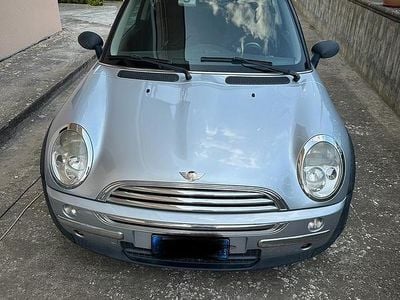 Begagnad Mini Cooper 75 HK (55 kW) 2004 Grå Halvkombi