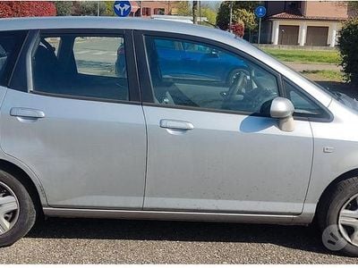 Usata Honda Jazz 78 CV (57 kW) 2004 Grigio Utilitaria