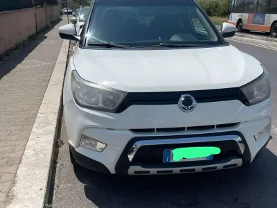 Usata SsangYong Tivoli 116 CV (85 kW) 2016 Bianco SUV
