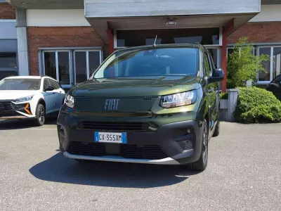 Usata Fiat Doblò 131 CV (96 kW) 2025 Verde toscana Monovolume