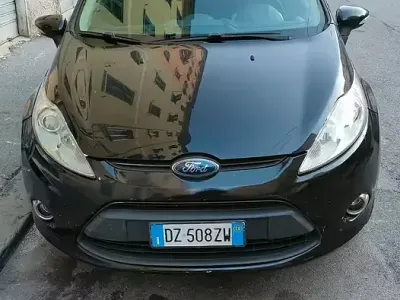 Usata Ford Fiesta 97 CV (71 kW) 2010 Nero Berlina