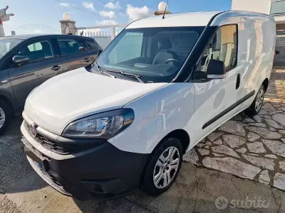 Usata Fiat Doblò Business 95 CV (69 kW) 2021 Bianco Monovolume
