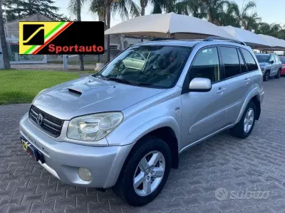 Usata Toyota RAV4 116 CV (85 kW) 2005 Grigio SUV