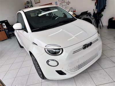 Usata Fiat 500e Icon 42 kW (58 CV) 2024 Bianco Berlina