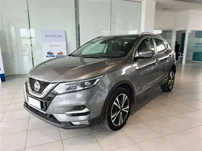 Usata Nissan Qashqai N-Connecta 116 CV (85 kW) 2020 Grigio / gray SUV
