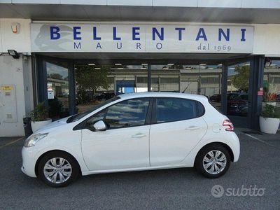 Usata Peugeot 208 Active 95 CV (69 kW) 2015 Bianco Utilitaria