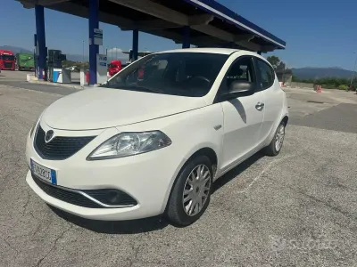 Begagnad Lancia Ypsilon 69 HK (50 kW) 2013 Vit Halvkombi