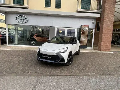 Usata Toyota C-HR Lounge 140 CV (102 kW) 2024 Bianco SUV