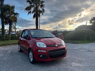 Usata Fiat Panda Lounge 69 CV (50 kW) 2015 Rosso Utilitaria