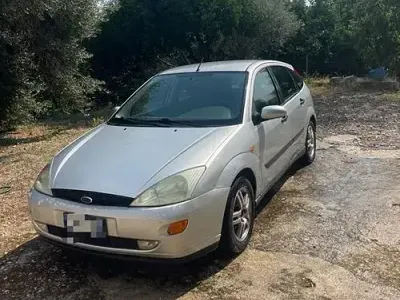 Usata Ford Focus 100 CV (73 kW) 2001 Grigio Berlina
