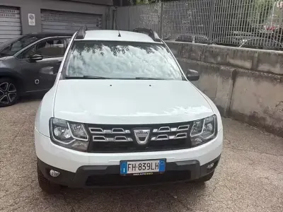 Usata Dacia Duster Lauréate 109 CV (80 kW) 2017 Bianco SUV