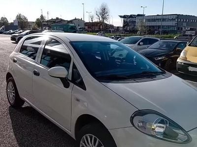 Usata Fiat Punto Street 78 CV (57 kW) 2016 Bianco Utilitaria