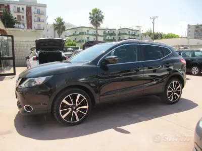 Usata Nissan Qashqai Tekna 131 CV (96 kW) 2015 Nero SUV