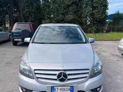 Gebraucht Mercedes B180 Premium 109 PS (80 kW) 2014 Grau Van / Kleinbus