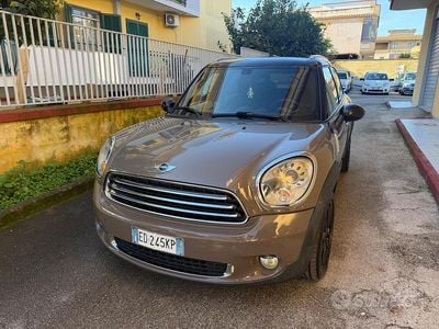Usata Mini Cooper D 112 CV (82 kW) 2010 Marrone Utilitaria