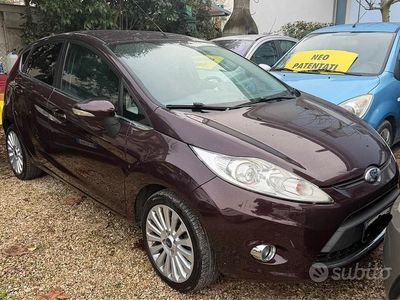 Usata Ford Fiesta Titanium 89 CV (65 kW) 2009 Rosso Utilitaria