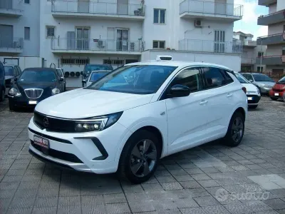 Usata Opel Grandland X Business Elegance 131 CV (96 kW) 2022 Bianco SUV