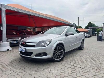 Usata Opel Astra Cabriolet Cosmo 140 CV (102 kW) 2006 Argento Cabrio
