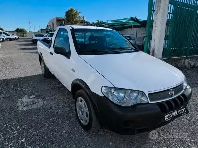 Usata Fiat Strada 84 CV (61 kW) 2009 Bianco Pick-up