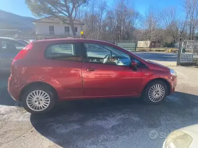 Usata Fiat Grande Punto Active 77 CV (56 kW) 2006 Rosso Utilitaria