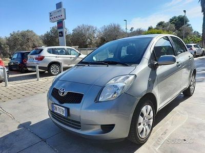 Usata Toyota Yaris Sol 69 CV (50 kW) 2007 Grigio Utilitaria