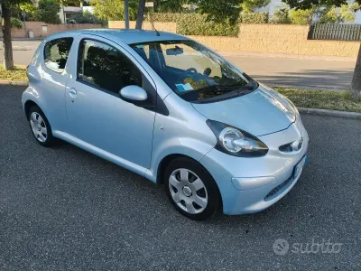 Second-hand Toyota Aygo 68 CP (50 kW) 2006 Albastru Hatchback