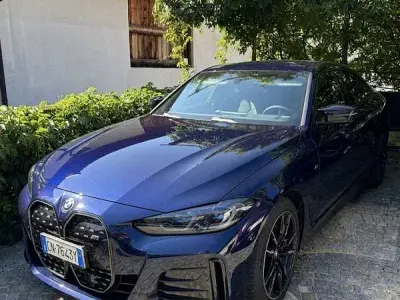 Usata BMW i4 400 kW (544 CV) 2023 Blu/azzurro Berlina