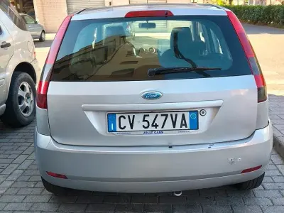 Usata Ford Fiesta 68 CV (50 kW) 2005 Grigio Utilitaria