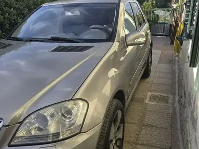Usata Mercedes ML320 224 CV (164 kW) 2008 Grigio SUV