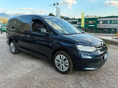 Usata VW Caddy Maxi 122 CV (89 kW) 2022 Blu/azzurro Monovolume