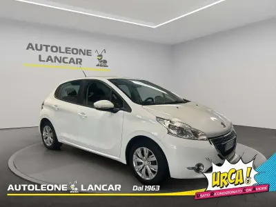Usata Peugeot 208 Active 68 CV (50 kW) 2014 Bianco Utilitaria