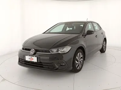Usata VW Polo Life 95 CV (69 kW) 2023 Deep black perlato Utilitaria