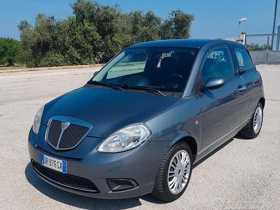 Usata Lancia Ypsilon 60 CV (44 kW) 2008 Grigio Utilitaria