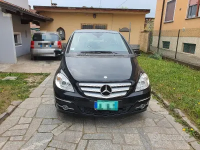 Usata Mercedes B180 109 CV (80 kW) 2011 Nero Utilitaria