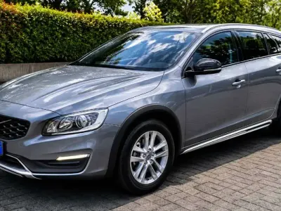 Usata Volvo V60 CC Business Edition 150 CV (110 kW) 2018 Grigio Station wagon