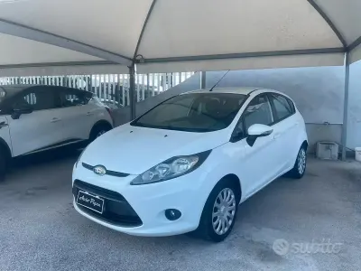 Usata Ford Fiesta 95 CV (69 kW) 2009 Bianco Berlina