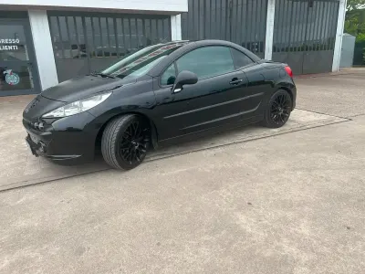 Usata Peugeot 207 CC Roland Garros 120 CV (88 kW) 2007 Nero Cabrio