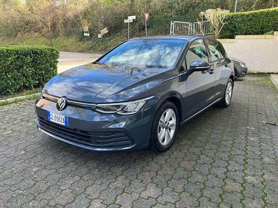 Usata VW Golf VIII Life 110 CV (80 kW) 2022 Dolphin grey Berlina