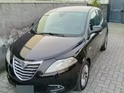 Usata Lancia Ypsilon 85 CV (62 kW) 2011 Nero Utilitaria