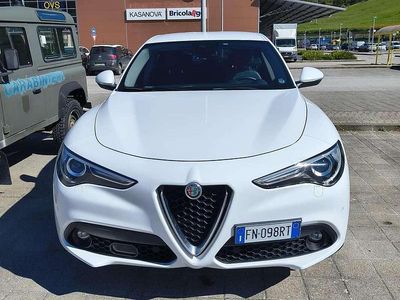 Käytetty Alfa Romeo Stelvio Super 210 HP (154 kW) 2018 Valkoinen Katumaasturi